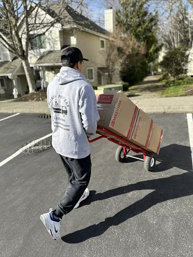 Airus Movers crew at work — photo 7