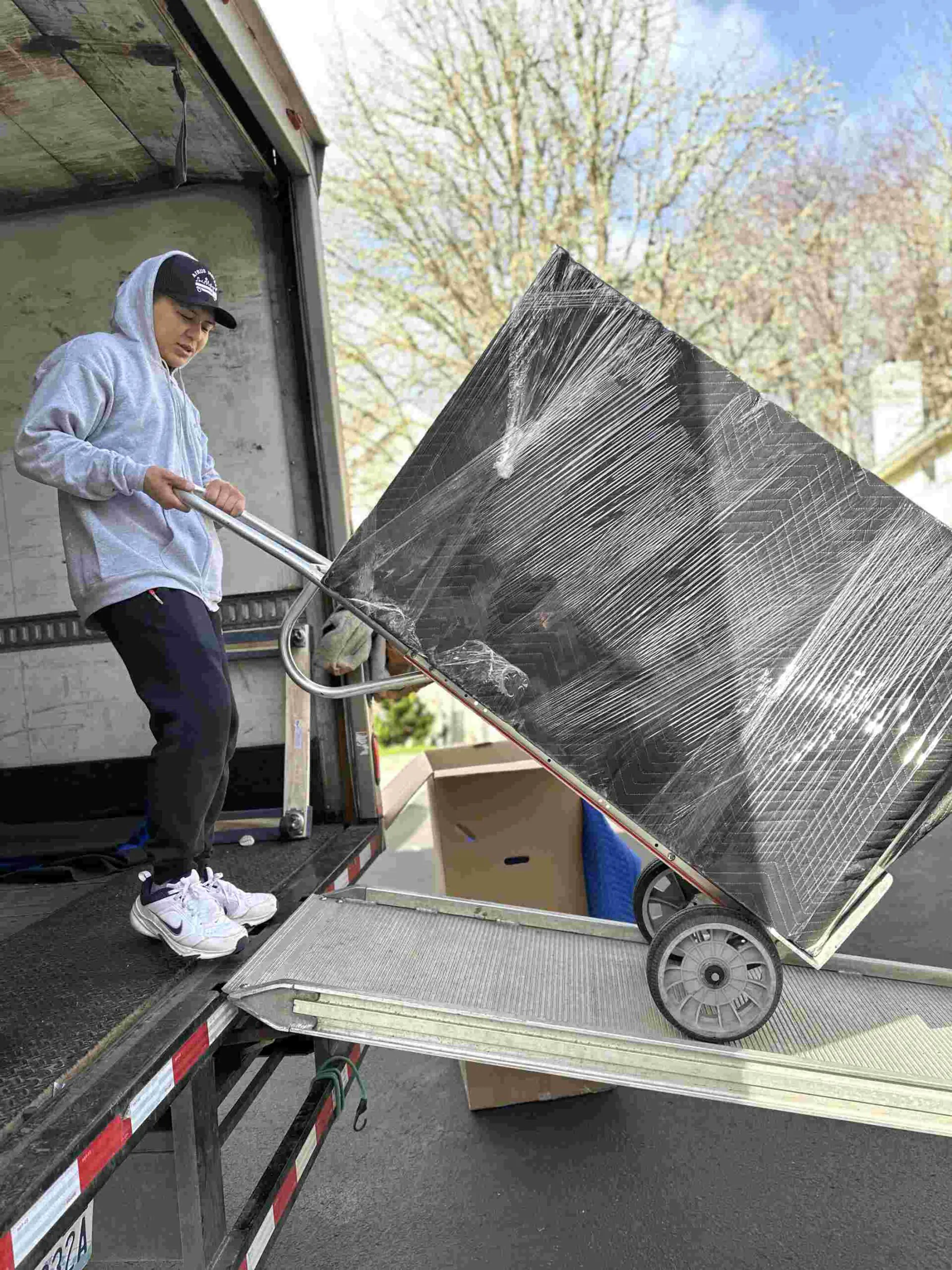 Airus Movers crew at work — photo 10