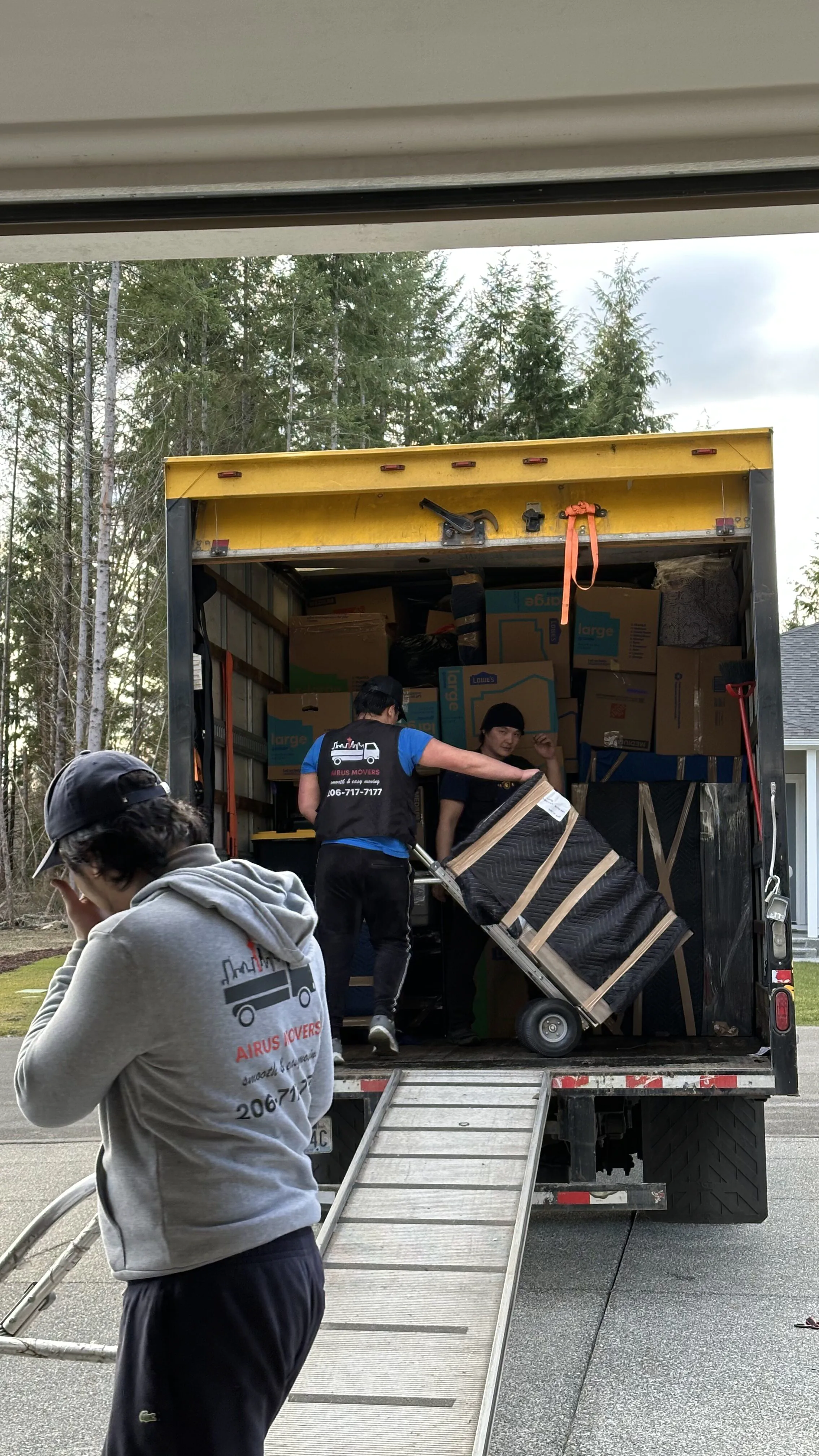 Airus Movers crew at work — photo 3