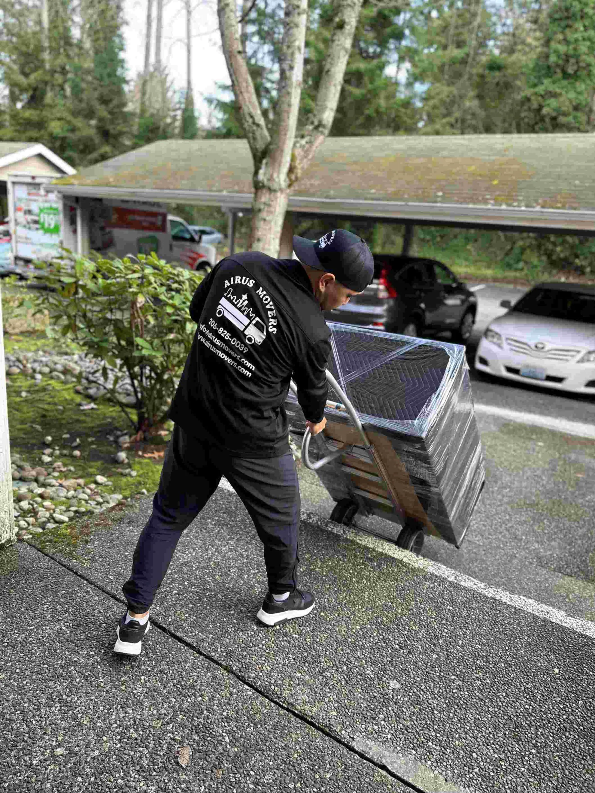 Airus Movers crew at work — photo 4
